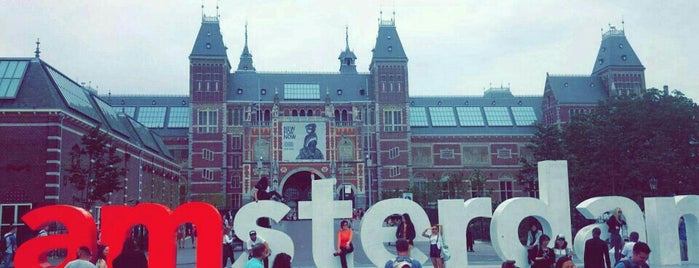 Amsterdã is one of Places to go before you die.