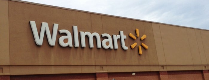 Walmart Supercenter is one of Tempat yang Disukai Lynn.