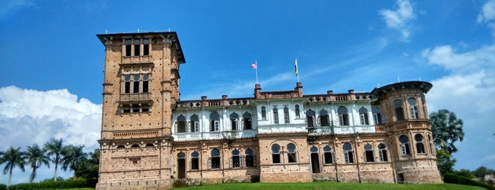 Kellie's Castle is one of Lugares favoritos de Bin.