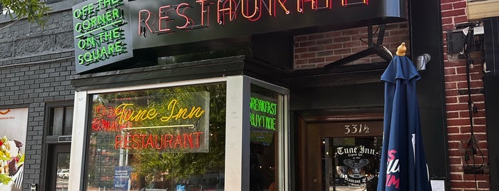 Tune Inn Restaurant & Bar is one of D.C. Burger Dives.