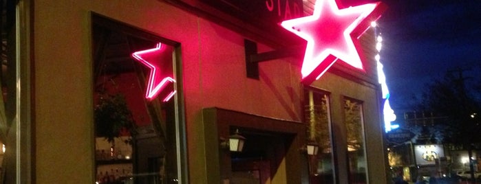 Red Star Taco Bar is one of สถานที่ที่ Wally ถูกใจ.