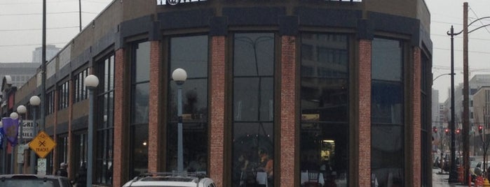 World Sports Grille is one of Orte, die Dan gefallen.