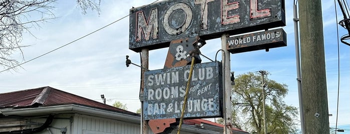 The Dive Motel & Swim Club is one of Nashville with JetSetCD.