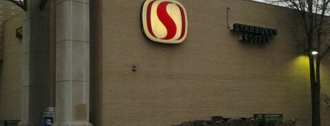 Safeway is one of Stephanieさんのお気に入りスポット.