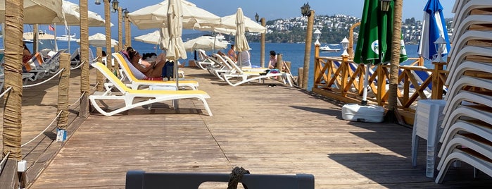 Farilyalı Beach&Restaurant is one of Lieux sauvegardés par Bahar.