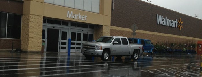 Walmart Supercenter is one of สถานที่ที่ Lizzie ถูกใจ.