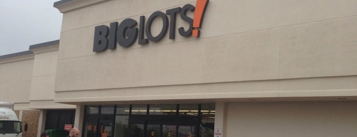 Big Lots is one of Orte, die Sarah gefallen.