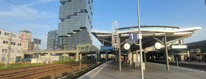 S Warschauer Straße is one of Train Stations in Berlin.