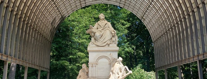 Richard-Wagner-Denkmal is one of Berlin pending 0.