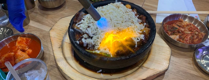 Daeho Korean BBQ & Beef Soup is one of Tempat yang Disukai Rex.