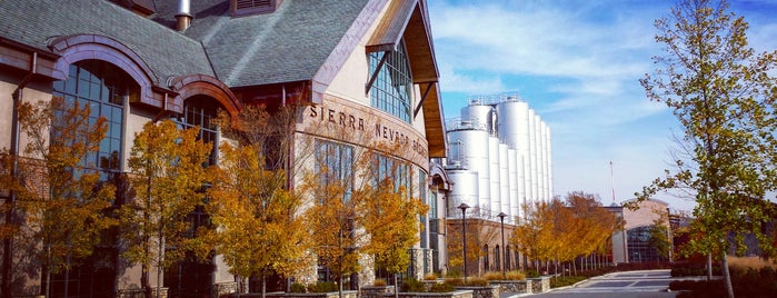 Sierra Nevada Brewing Co. is one of Lugares favoritos de Mark.