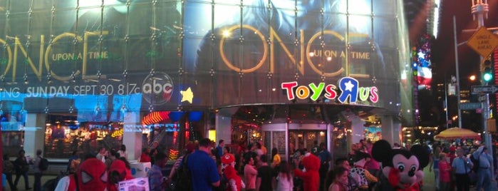 Toys"R"Us is one of The City That Never Sleeps.