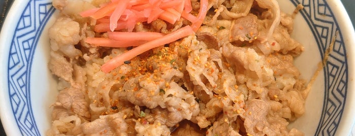 Yoshinoya is one of Locais curtidos por 西院.