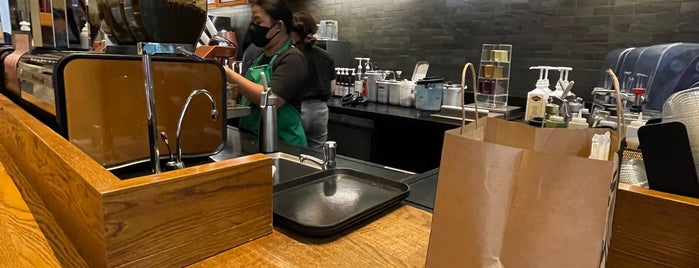 Starbucks is one of Posti che sono piaciuti a Agu.