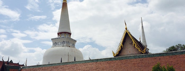 Wat Phra Mahathat is one of Temple in Thailand (วัดในไทย).