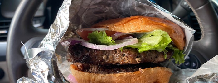 Back Yard Burgers is one of Lugares favoritos de Bradley.