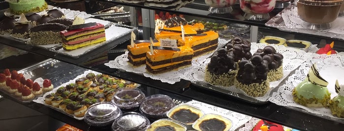 Çilek Boutique Patisserie & Aperatif is one of Nihal’s Liked Places.