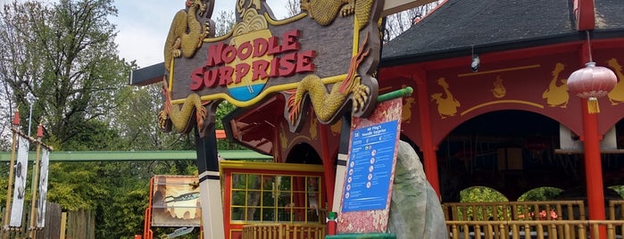 Mr. Ping's Noodle Surprise is one of สถานที่ที่ Vito ถูกใจ.