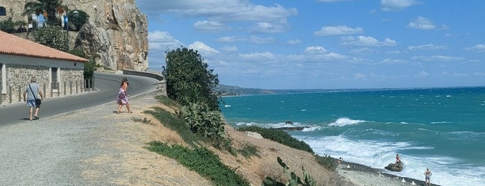 Spiaggia Castello Federiciano is one of Puglia.