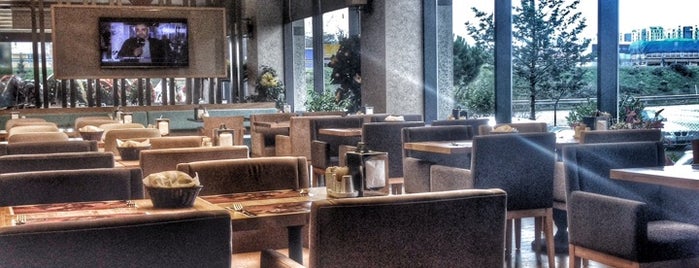 Manolya Cafe & Restaurant is one of Orte, die İrem gefallen.