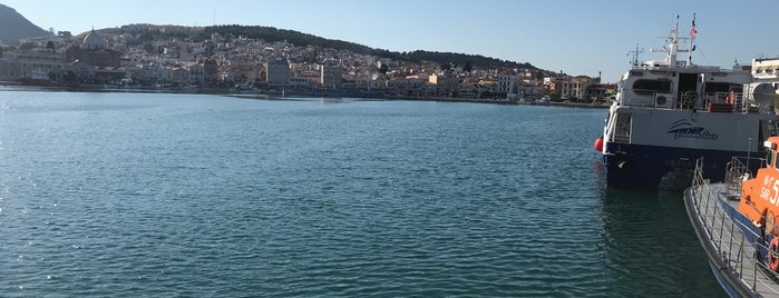 Port of Mytilini (LES) is one of Onur Emre📍さんのお気に入りスポット.