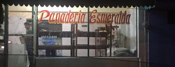 Panaderia La Esmeralda is one of Locais curtidos por Daniel.