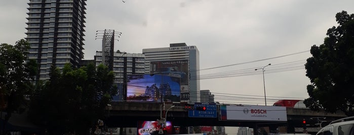 Tai Duan Rama IV Intersection is one of 2013.