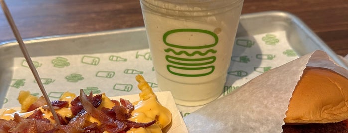 Shake Shack is one of Locais curtidos por Tobias.