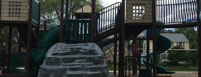 McKinley School Playground is one of สถานที่ที่ Shyloh ถูกใจ.