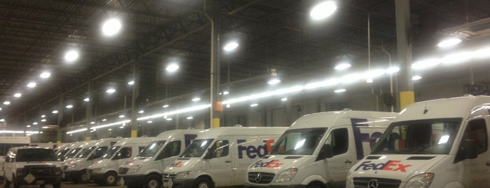FedEx Ship Center is one of Orte, die JCakes❤ gefallen.