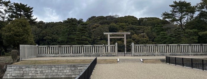 Tomb of Emperor Nintoku (Daisenryo Kofun) is one of Osaka.