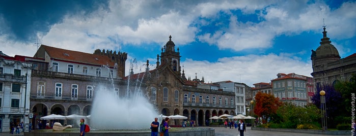 Braga is one of Turismo sobre Rodas.