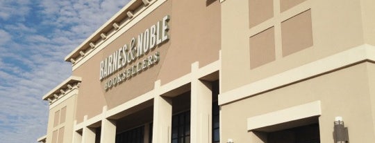Barnes & Noble Booksellers is one of Tempat yang Disukai Eric.