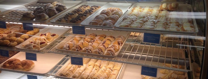Julie Anne's Bakery and Cafe is one of Lugares favoritos de Stephen.