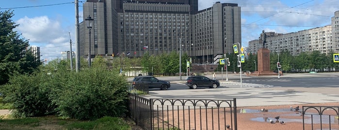 Прибалтийская площадь is one of улицы.