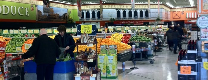 Angelo Caputo's Fresh Markets is one of Laura’s Liked Places.