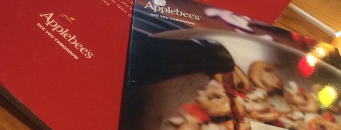 Applebee's Grill + Bar is one of Richard : понравившиеся места.