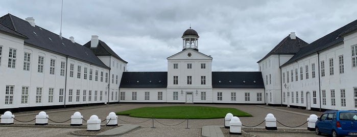 Gråsten Slot is one of Orte, die Sedat gefallen.