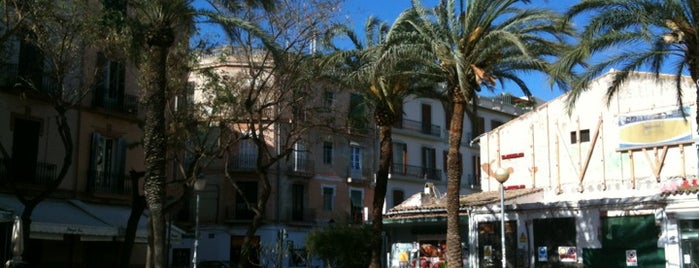 Plaça del Parc is one of Locais curtidos por Grant.