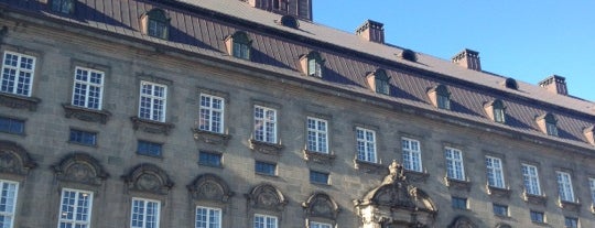 Christiansborg Slotsplads is one of København: My Shopping, outdoors & chill spots!.