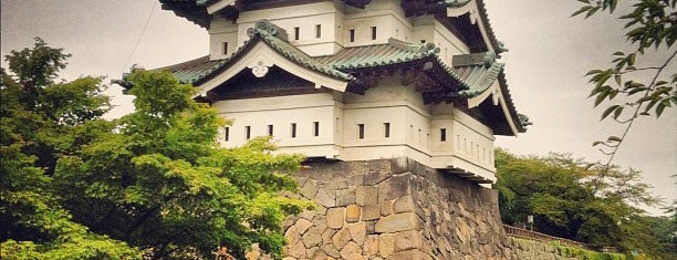 Hirosaki Castle is one of 現存12天守.