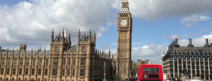 Puente de Westminster is one of London Essentials.