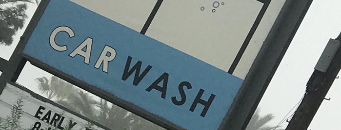 Fashion Square Car Wash is one of Tempat yang Disukai Robyn.