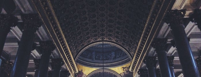 The Kazan Cathedral is one of Lieux qui ont plu à Sasha.