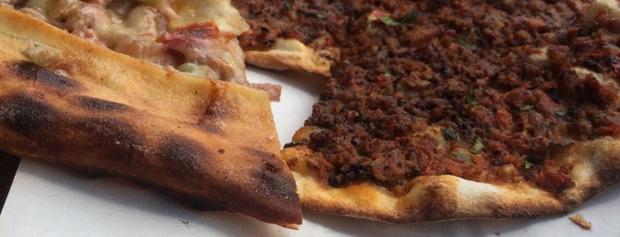 Müdavim Pide Salonu is one of EmrahÇ. 님이 좋아한 장소.