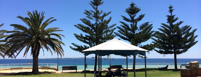 Rockingham Beach is one of Lieux qui ont plu à Andreas.