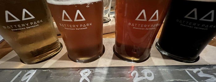 Battery Park Beer Bar is one of สถานที่ที่ Joe ถูกใจ.
