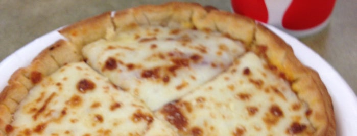 Reggio's Pizza Express is one of Lugares favoritos de Michael.