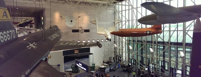 National Air and Space Museum is one of 博物館.