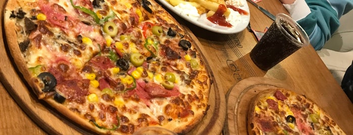 King Pizza is one of Top 10 dinner spots in Manisa, Türkiye.